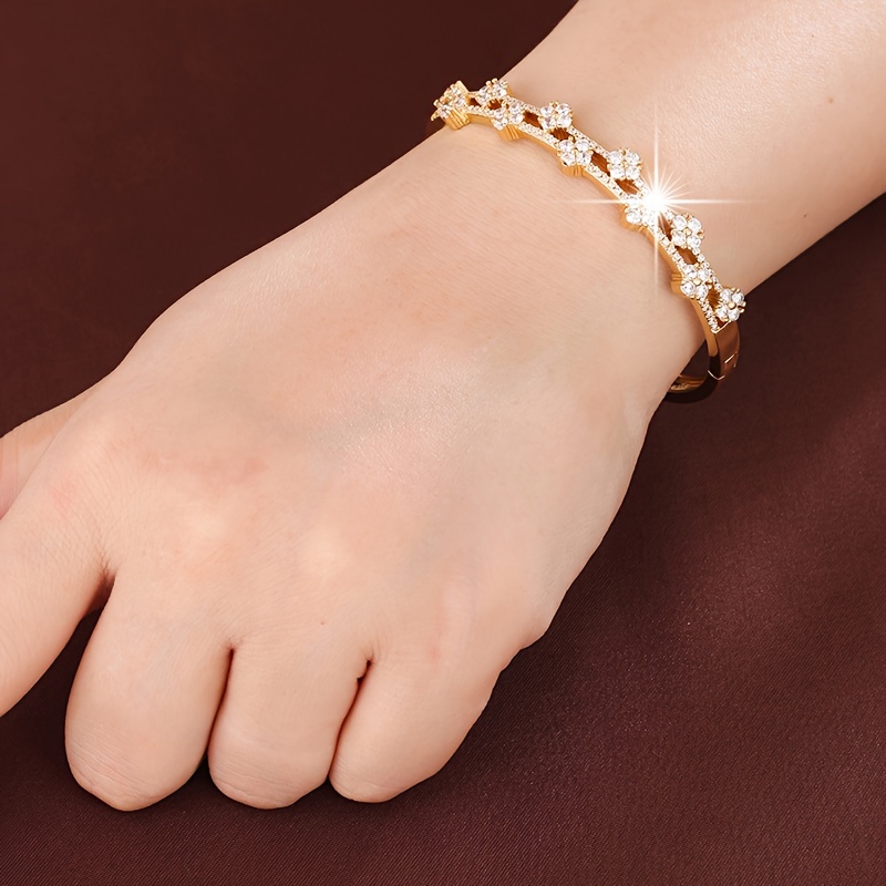 Zirconia Bracelet with Delicate Flower for Women